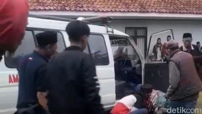 **Viral Sopir Ambulans di Ciamis Meninggal saat Antar Jenazah ke Rumah Duka: Kisah Tragis yang Mengharu biru**