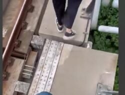 LRT Jabodebek Gangguan: Cerita Penumpang Gemetar Jalan Kaki di Lintasan!