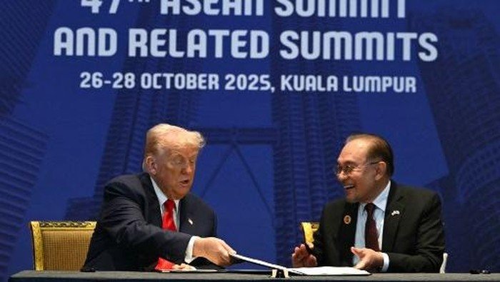 **Massa Pro Palestina Demo Protes Kedatangan Trump di Malaysia, Gelar Aksi di Dataran Merdeka**
