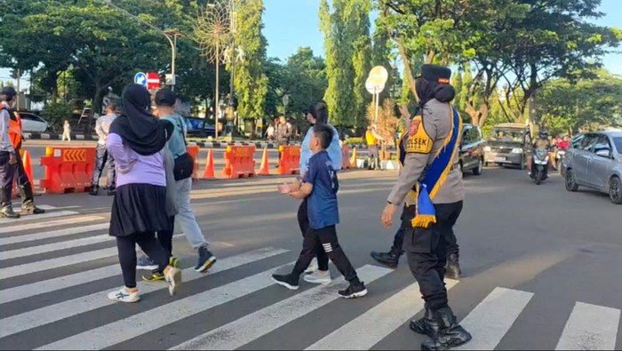 **Mojang Lodaya Turun Gunung, Polisi Wanita Bogor Patroli Lalu Lintas di CFD**