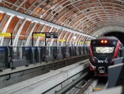 Dievakuasi di Rel, LRT Jabodebek: Penumpang Rela Jalan Kaki sebagai Jalan Keluar