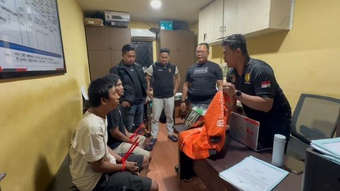 Polisi Tangkap Duo Maling Motor Pura-pura Jadi Kurir di Jakbar: Modus Curi yang Mengejutkan