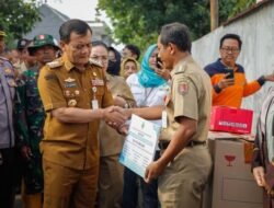 **Ahmad Luthfi Salurkan Bantuan Rp 410 Juta, Genuk Terima Harapan Baru di Tengah Banjir**