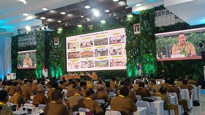 **Mendagri Tito Karnavian Seloroh: Pemda dengan Pendapatan Tinggi Diminta Tidak Minta Tambahan Anggaran**