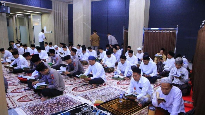 Jelang HUT ke-74, Divhumas Polri Gelar Khataman Al-Qur'an - Update 3