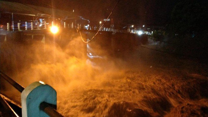 Siaga 3 Bendung Katulampa: Bogor Berjuang Lawan Banjir Setelah Hujan Deras