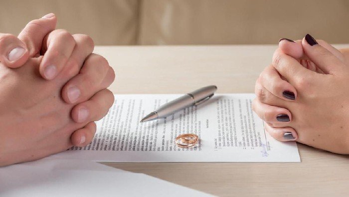 **Pegawai MTsN di Bima Ceraikan Istri Setelah Terima SK PPPK, Misteri di Balik Keputusan Mengejutkan**