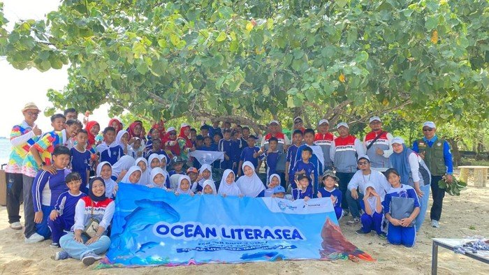 Dukung Warga, PET Tanjung Uban Berdayakan Nelayan-Bantu Perbaikan Sekolah!