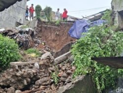 Tebing 10 Meter Longsor di Bondongan, 12 Rumah Terendam – Begini Penampakannya!