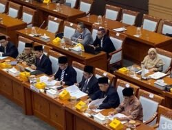 **DPR Terungkap: Masa Tunggu Haji 26 Tahun, Apakah Ini Adil?**