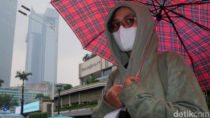 Air Hujan di Jakarta Mengandung Mikroplastik, Menkes Sarankan Pakai Masker - Alternatif 1