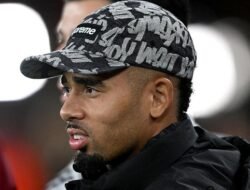 “Apa Kabar, Jesus? Tim Favoritmu Sedang Berjuang di Puncak Liga!”