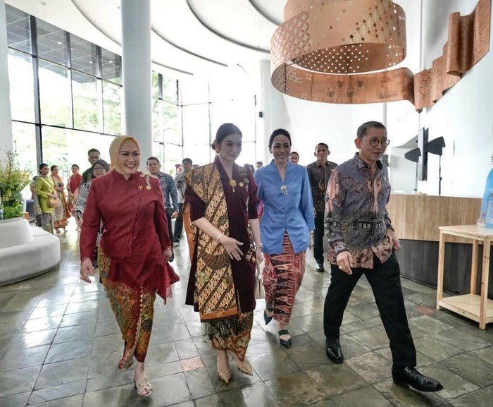 **Jejak Canting Indonesia: Upaya Membedah Pesona Batik Nusantara di Hari Batik Nasional**