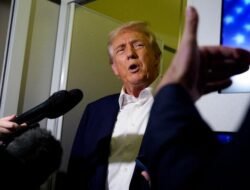 Trump: “Konstitusi AS Larang 3 Periode, Sayang!”