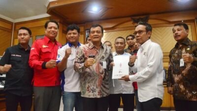 “Ahmad Luthfi Pastikan Aspirasi Buruh Jadi Landasan Penetapan UMP: Suara Para Pekerja Terdengar!”