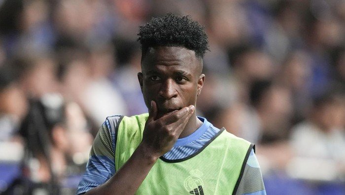 Vinicius Minta Maaf, Tapi Dampaknya Sudah Meluap di Dunia Maya