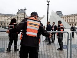 “2 Tersangka Didakwa Pencurian Museum Louvre, Perhiasan $102 Juta Belum Ditemukan”