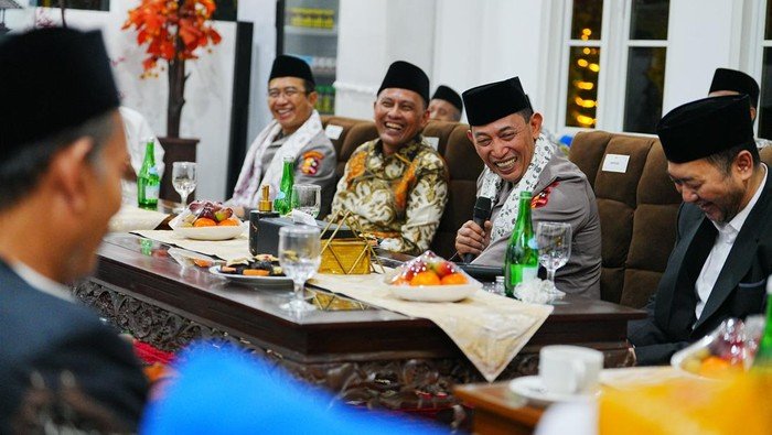 **Kapolri Sambangi Ponpes An-Nur 2 Al-Murtadlo Malang, Jaga Tali Silaturahmi dalam Hari Santri Nasional**