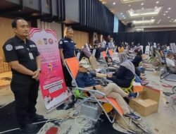 “Nyatakan Cinta, Polresta Pekanbaru Donorkan Ribuan Kantong Darah Sambut HUT Humas Polri”