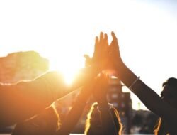 “Milenial Berharap Dikandaskan MK: Asa Pemuda Terancam”