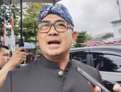**Farhan Tanggap Kasus Erwin: Pemkot Bandung Komitmen Anti-Korupsi**