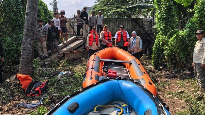 Tim SAR Terus Cari Remaja Hanyut di Kali Mampang, Tragedi Berenang yang Memprihatinkan