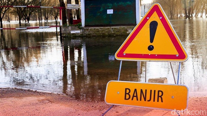 Darurat! 6 Lokasi di Tangsel Banjir, Air Mencapai 80 Cm: Update Terkini Banjir Tangsel.