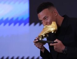 Mbappe Terima Sepatu Emas Eropa, Ingin Permanen di Madrid!