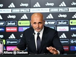 **Spalletti Ingkar Janji, Hujan Kritik dari Fans Napoli**