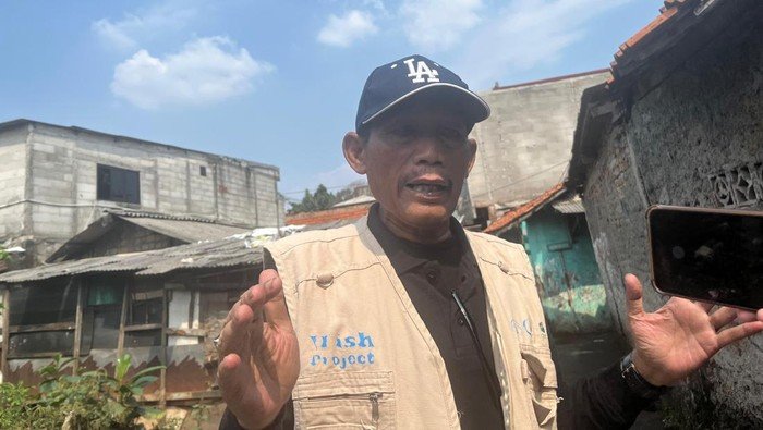 3 Hari Kebanjiran, Warga Jati Padang Terancam Gatal dan Diare!