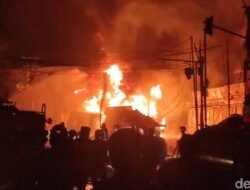 [Wahana Berdarah: Truk Tangki BBM Terbakar, Pos Polisi-Ruko Jadi Abu Di Cianjur]
