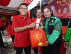 “Golkar Peduli, SOKSI Salurkan Sembako ke Sopir Ojek di Jakarta”