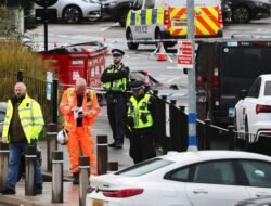 “4 Fakta Penusukan Massal Sadis di Kereta Inggris: Tragedi yang Mengerikan”