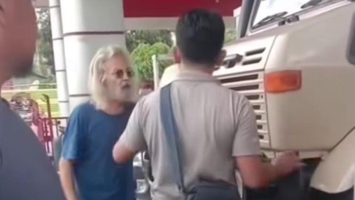 Bule Jerman Viral Ngamuk di SPBU Bone, Ini Penyebabnya yang Mengejutkan!