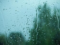 Hujan Menerjang Jakarta! Prakiraan Cuaca Jakarta: Jaksel dan Jaktim Hujan Ringan Pagi Ini.