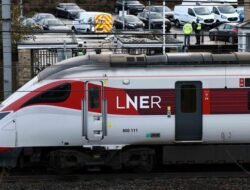 “Horror Stabbing on English Train: Suspect Believed to Act Alone”