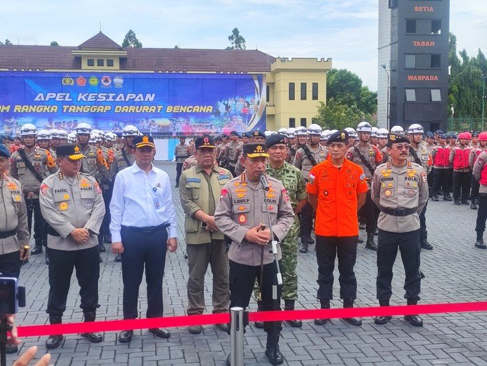 [“Cek Sarpras, Kapolri Pastikan Kesiapan Hadapi Bencana”, Kebijakan Baru Ini Akan Mempengaruhi Kita Semua!”]