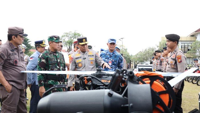 Kapolda Riau-Pangdam Cek Sarpras Siaga Bencana: Dari Perahu Karet hingga Drone, Siap Taklukkan Krisis!
