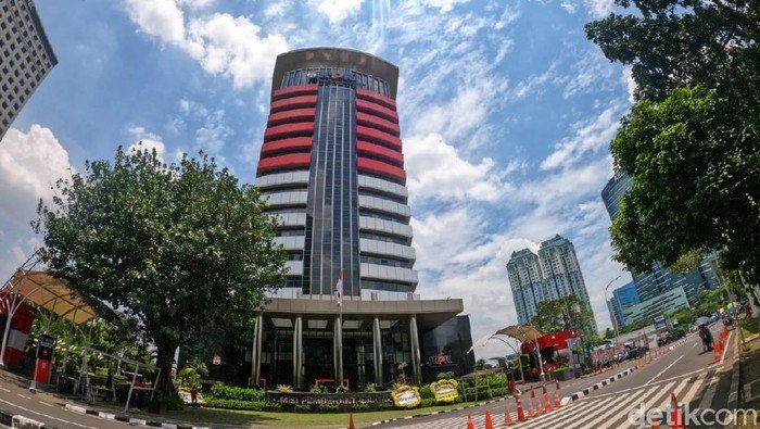 KPK Geledah Rumah Dinas Gubernur Riau, Abdul Wahid Terjerat Skandal?