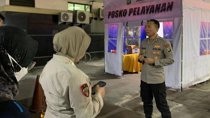 Tim Psikolog Polda Metro Dampingi Keluarga dan Guru Korban Ledakan SMAN 72 - Update 1
