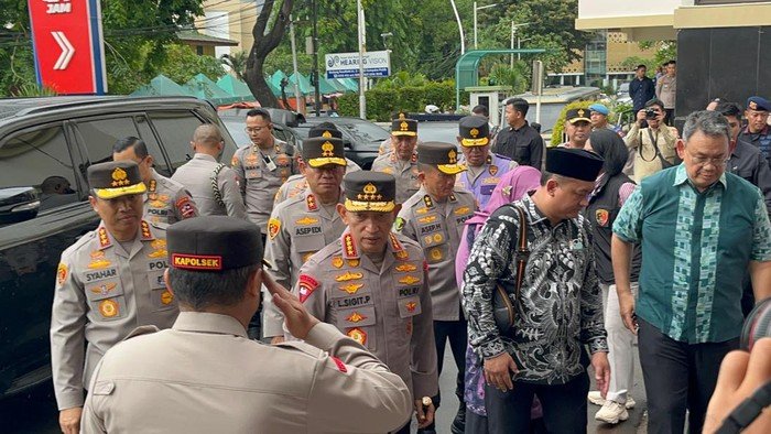 Kapolri Sigit Prabowo Hadiri RS Islam Cempaka Putih, Jenguk Korban Ledakan SMAN 72 Jakarta
