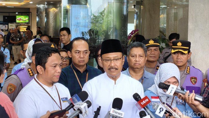 **Mensos Gus Ipul: 15 Korban Ledakan SMAN 72, 1 di ICU dan 14 Sudah Bisa Berbicara**