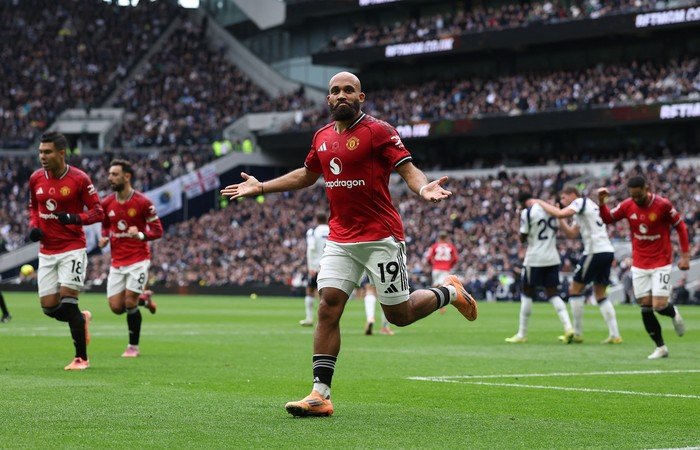 Manchester United Tarik Napas Lega Setelah Unggul 1-0 atas Tottenham di Babak Pertama