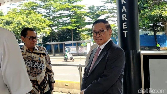 **Pramono Bimbang Naikkan Tarif TransJ: Publik Terbelah, Gubernur DKI Jakarta Berhadapan dengan Pro-Kontra**