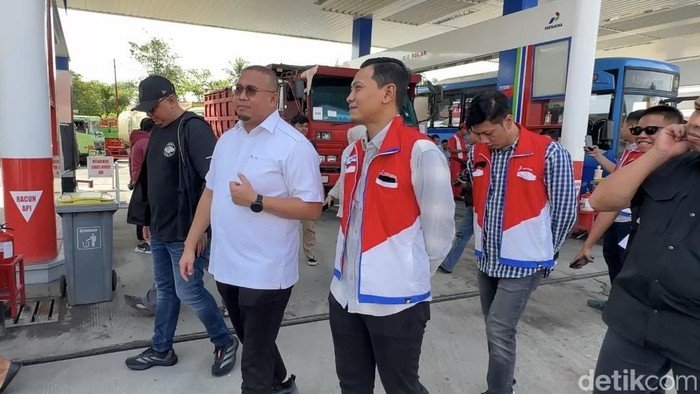 Momen Andre Rosiade Sidak Solar di Sumbar: Pastikan Stok Aman, Tangani Krisis Energi!