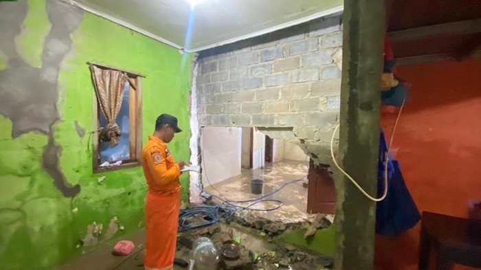 Banjir Diperkampungan Cijayanti Bogor, 6 Rumah Rusak dan 9 Orang Mengungsi!