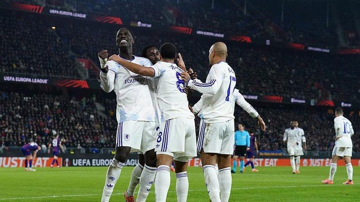 Aston Villa Melelehkan Liga, Barcelona Jadi Korban Panasnya! (Bola)