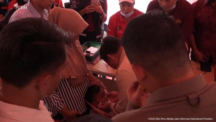 Prabowo Janji Penuhi Pasokan Air Minum-Perbaiki Tanggul ke Pengungsi Sumut: Harapan Pascabencana Terwujud?