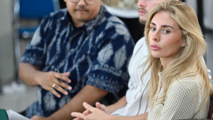 Bintang Film Dewasa Bonnie Blue Dideportasi Buntut Konten Pikap: Krisis Etika yang Guncang Industri