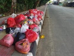 Sampah di Tangsel Juga Menumpuk di Dekat Kantor DPRD-Puskesmas Serpong, Warga Berharap Solusi Cepat #SampahTangsel